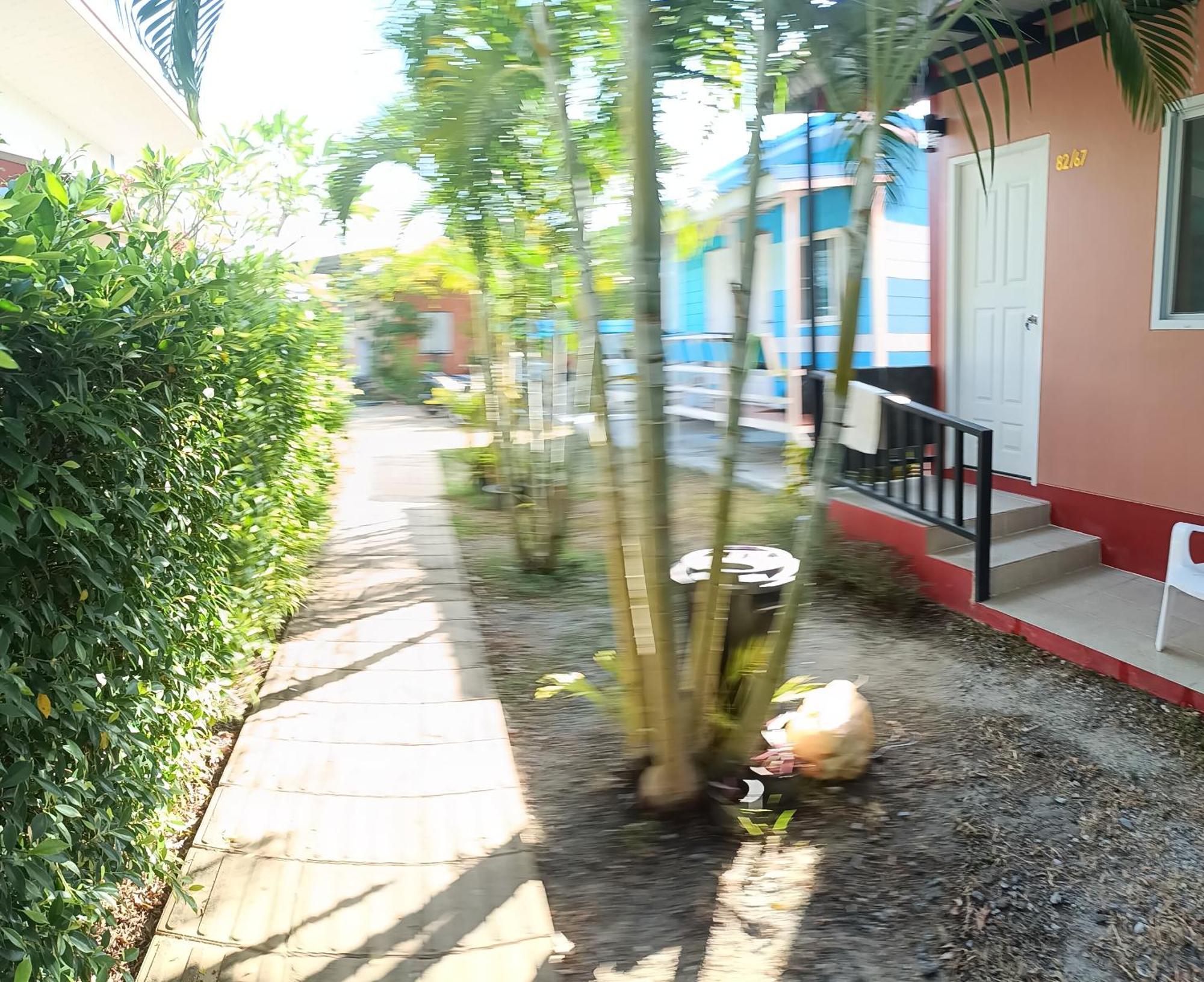 Chill Land House Hotel Bang Tao Beach  Eksteriør billede